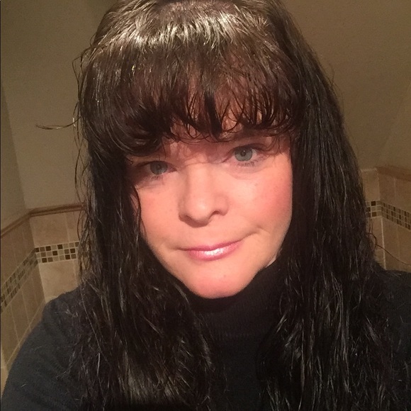 Meet your Posher, April - Picture 1 of 1